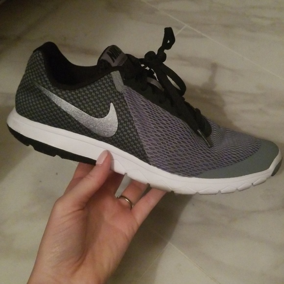 Grey and black Nike - Picture 1 of 3